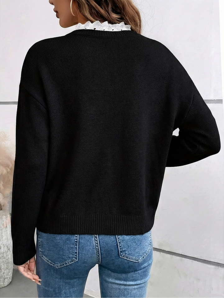 Céline | Elegancki dzianinowy sweter z ozdobnym koronkowym kołnierzykiem
