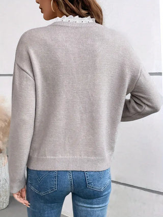 Céline | Elegancki dzianinowy sweter z ozdobnym koronkowym kołnierzykiem