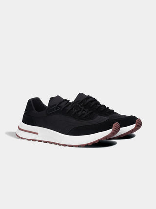czarne sneakersy w kolorze nocnej czerni