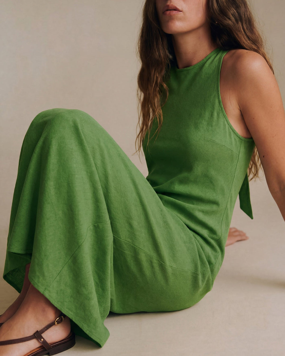 zielona-sukienka-maxi-z-okrągłym-dekoltem-w-stylu-tuniki